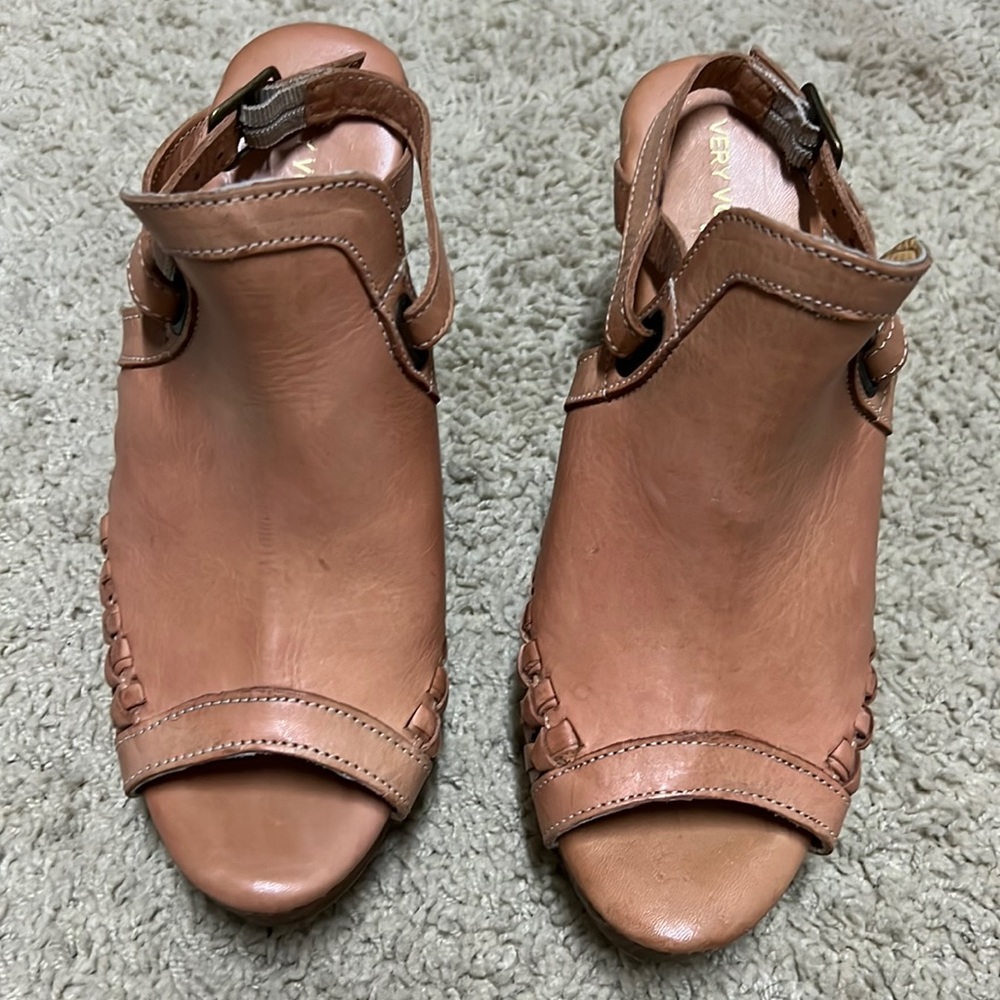 Very volatile wedge sandals size 9